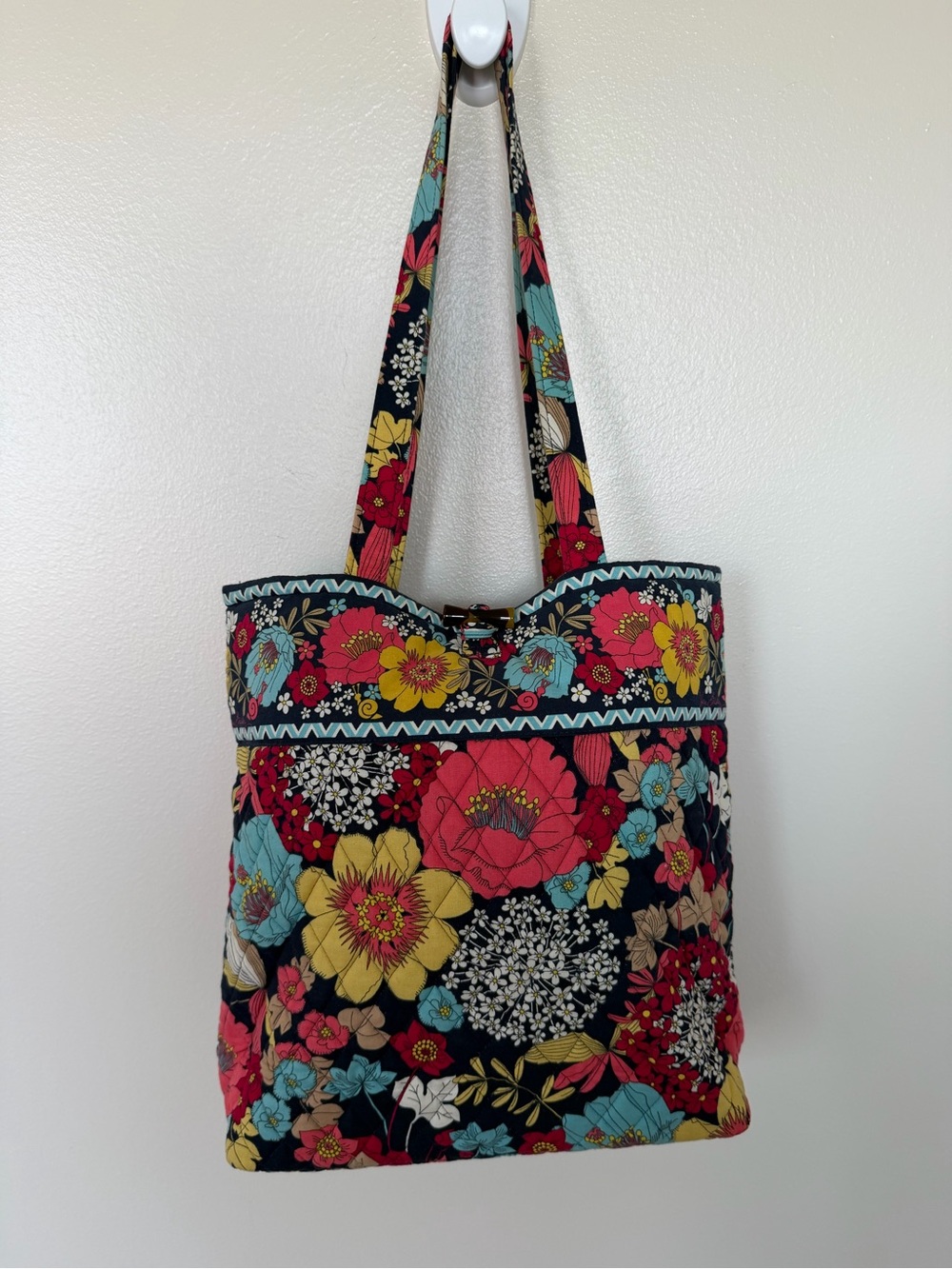 VERA BRADLEY  Happy Snails Tote (Retired 2011) Purse Bag Floral
